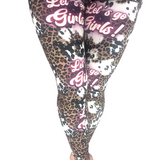 WOMAN WEARING EXTRA PLUS SHANIA TWAIN LEGGINGS